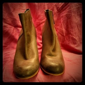 Ankle leather booties